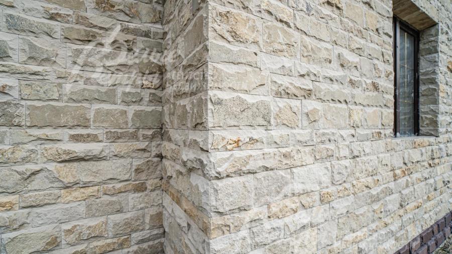 Облицовка стен - камень песчаник