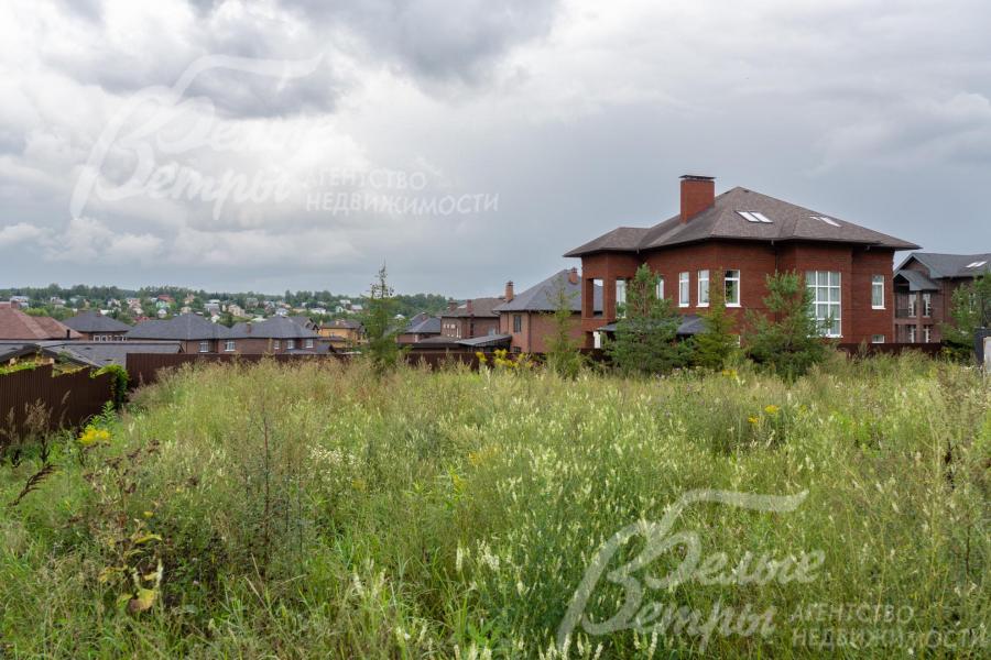 Панорамный вид с участка на коттеджный посёлок