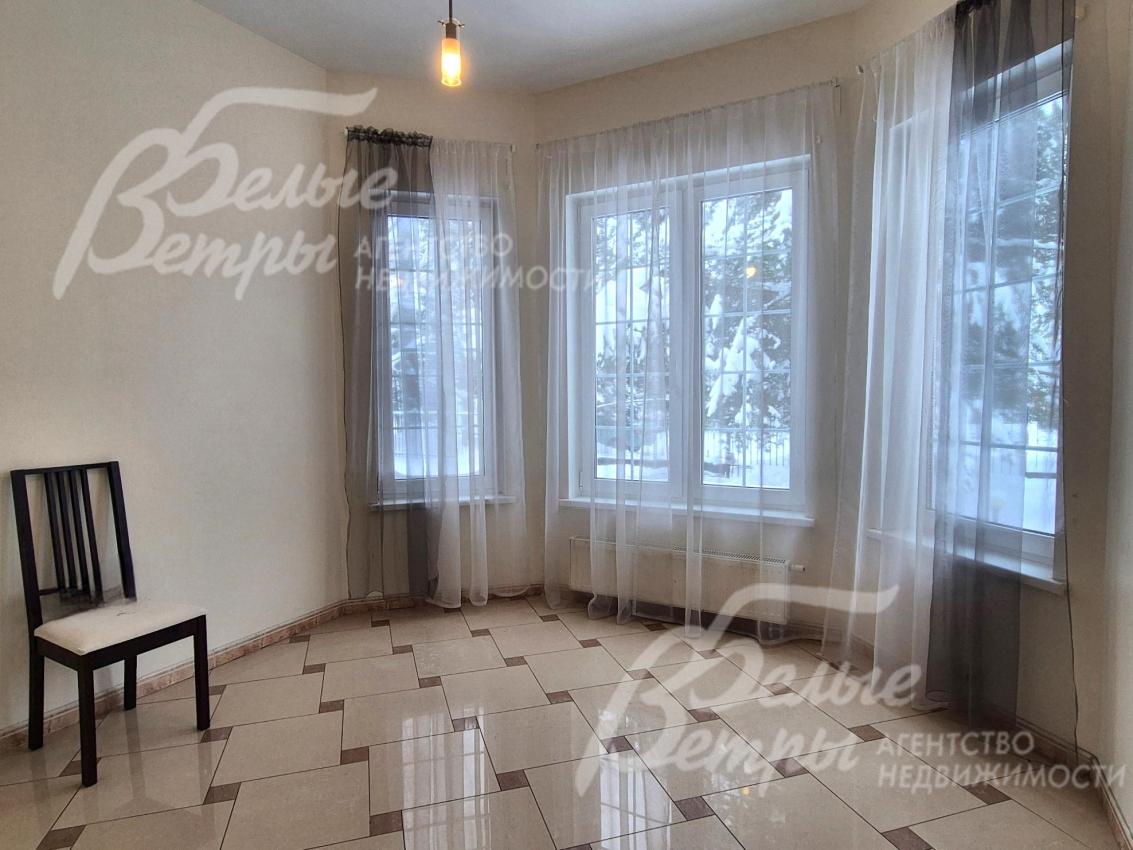 Кабинет (спальня) на первом этаже