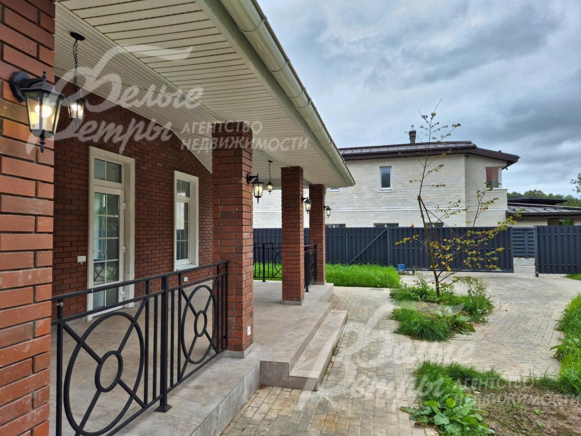 Металлическое кованое ограждение на террасе.