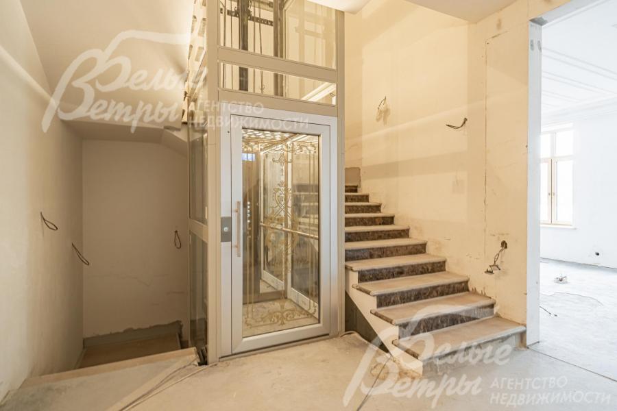 В доме установлен лифт Moris (Италия) 