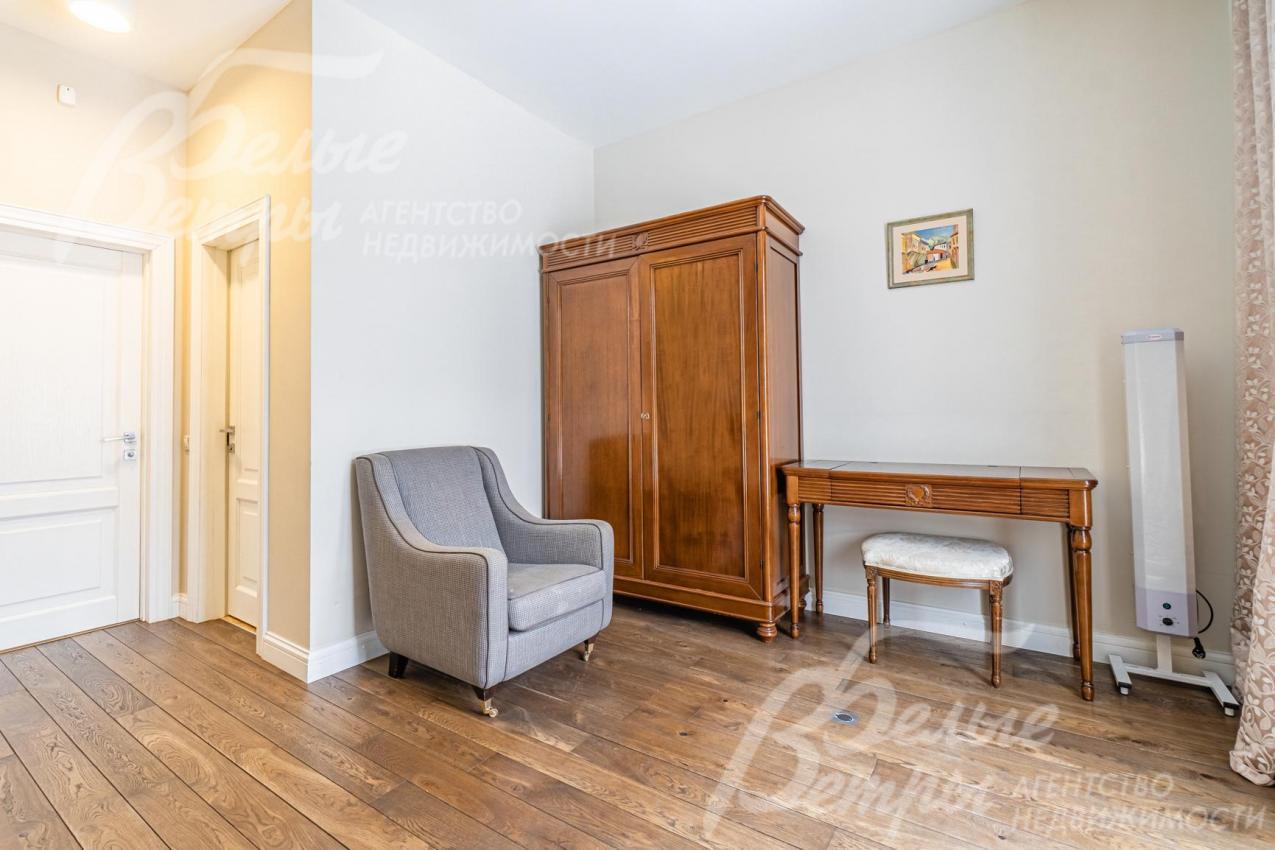 Мебель из массива ценных пород дерева (Италия, Румыния)