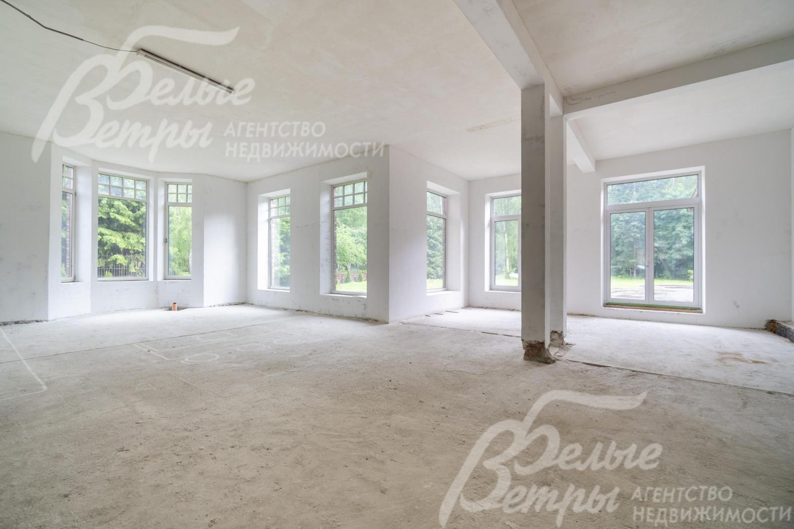 Главный дом - под отделку. Планировка впечатляет масштабами и продуманными конструктивными и дизайнерскими решениями