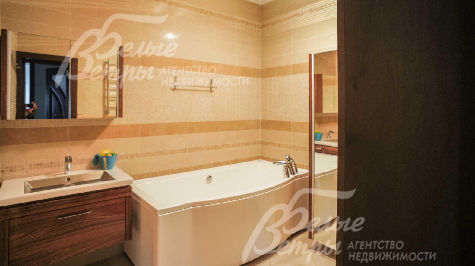 Санузел с ванной в спальне